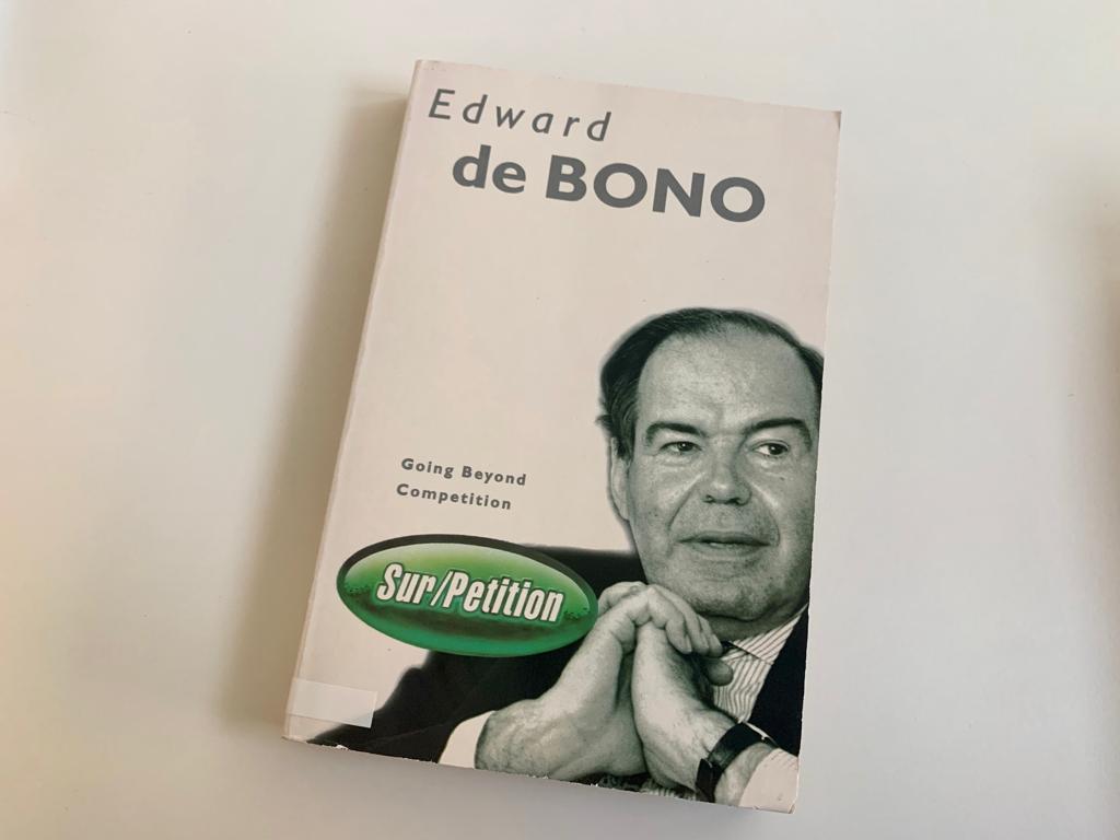 Livre défiant la compétition